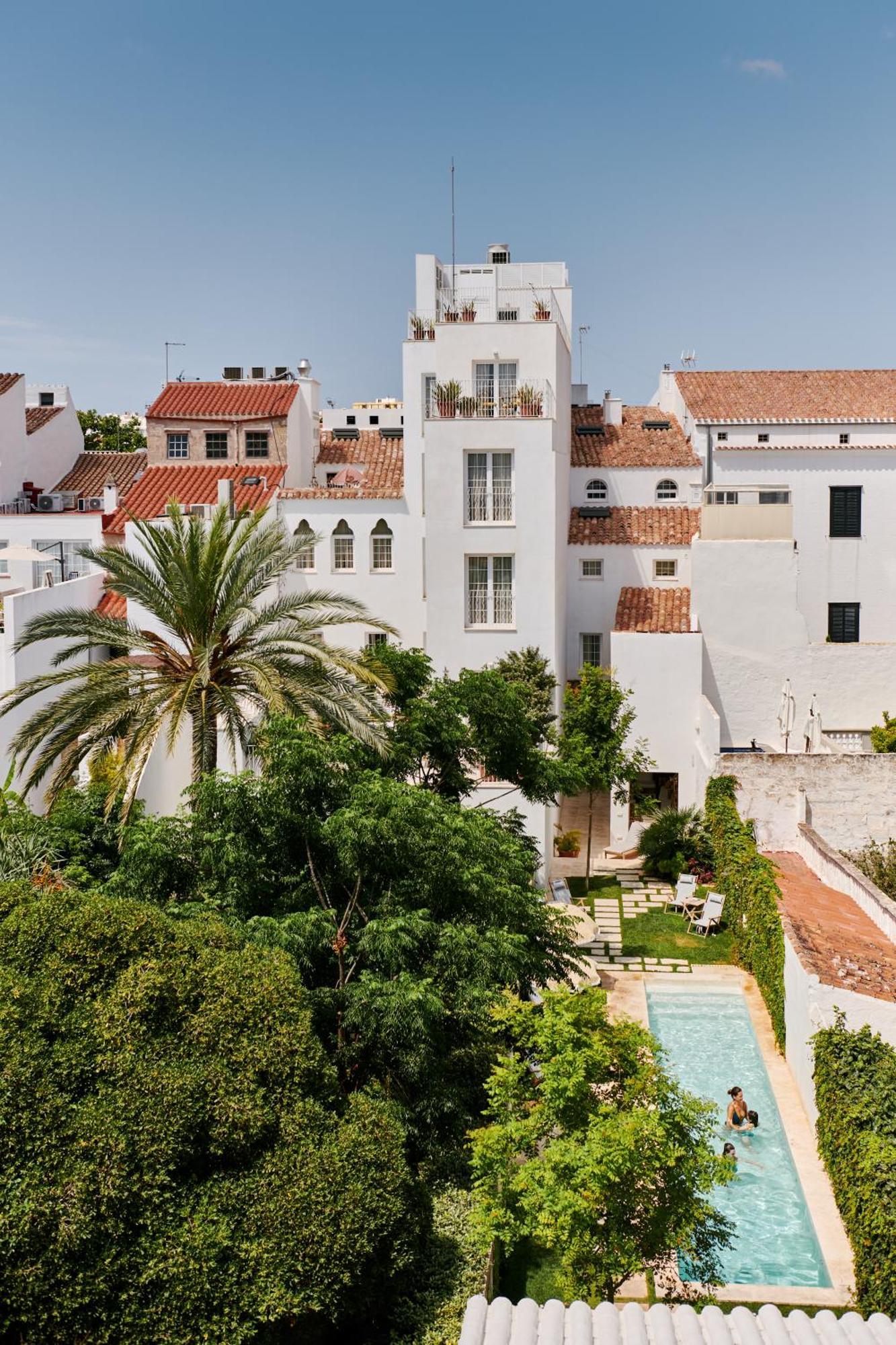 Cristine Bedfor Hotel Mahon  Exterior photo